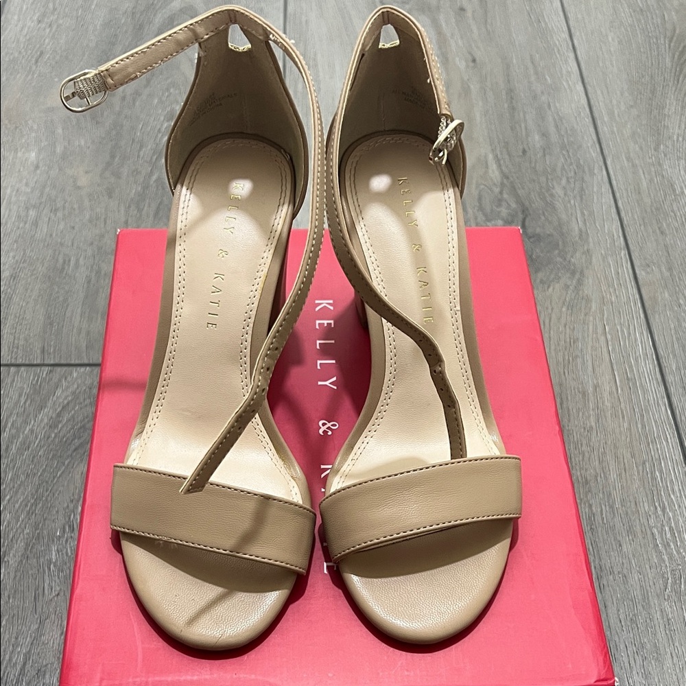 Gently worn Kelly & Katie heels. Style: Hailee